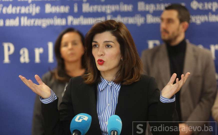 Sabina Ćudić: Dodik je najveća prijetnja regiji, samo u RS Rusi dijele lekcije